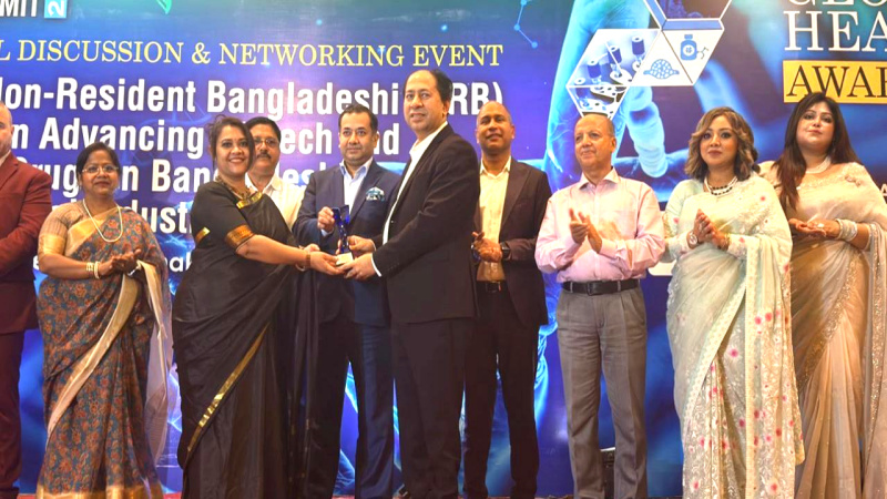 ‘গ্লোবাল হেলথ অ্যাওয়ার্ড ২০২৬’ পেলেন ডা. আশীষ কুমার চক্রবর্তী